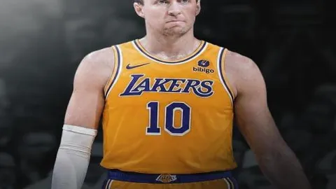 “樊振东、许昕、周恺勇闯2025年全国乒乓球锦标赛男团八强”