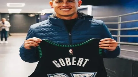 “4月18日CBA季后赛：辽宁VS深圳，赵继伟经典瞬间重温”